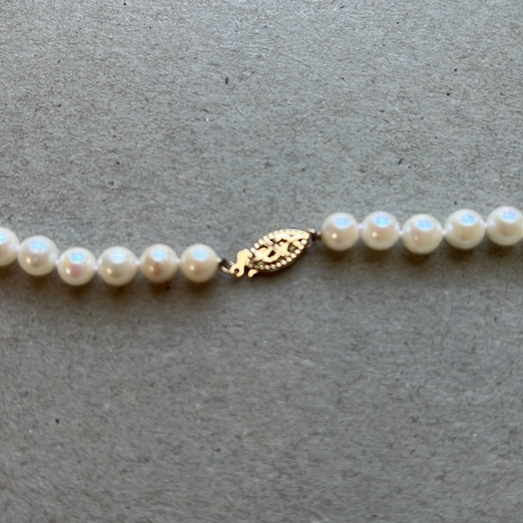 Real pearls, gold clasp, 18” - Picture 2 of 3